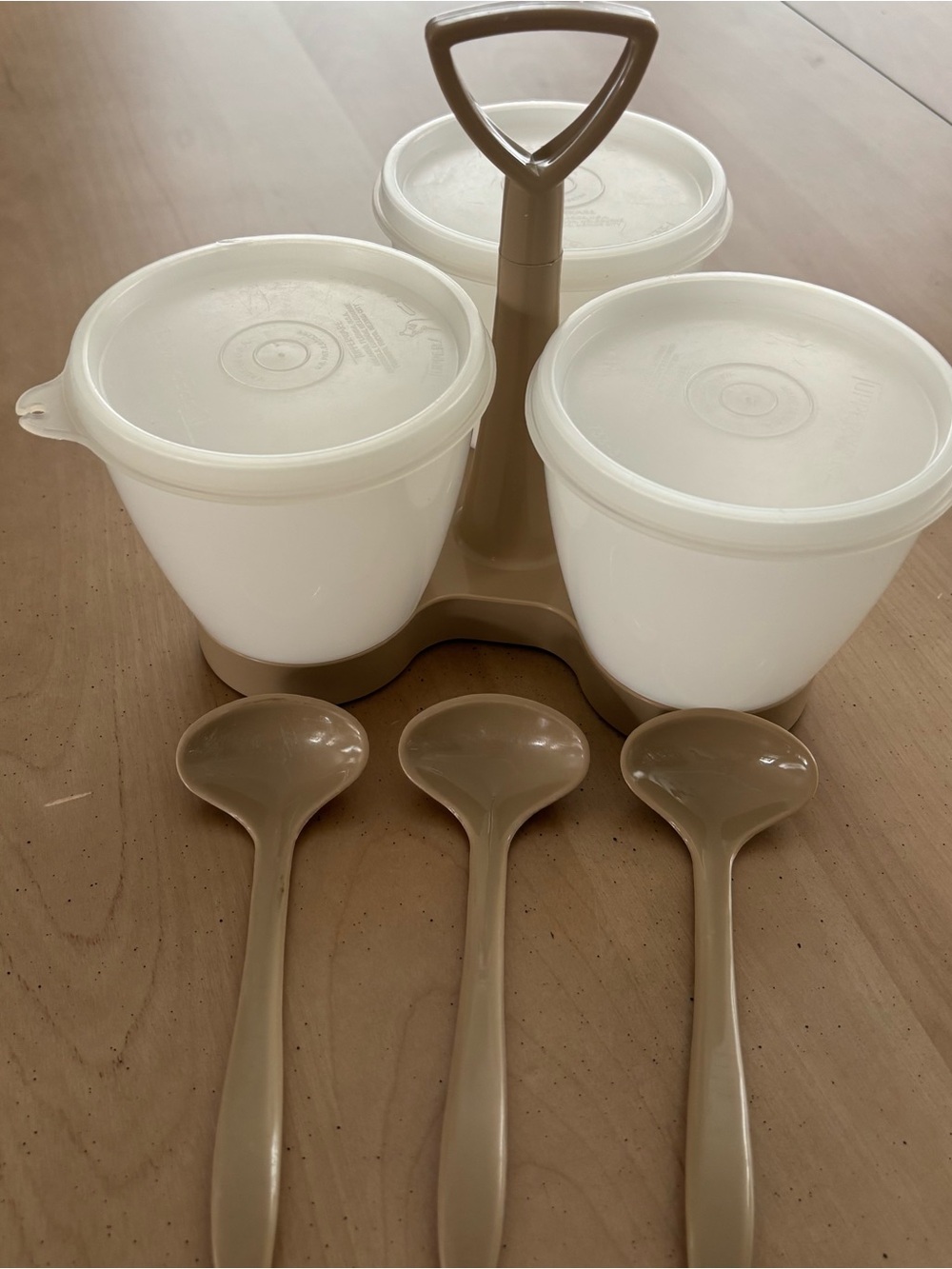 VINTAGE TUPPERWARE Condiment Caddy w/ Lids & Spoons. Beige/white. Pre-owned. EUC